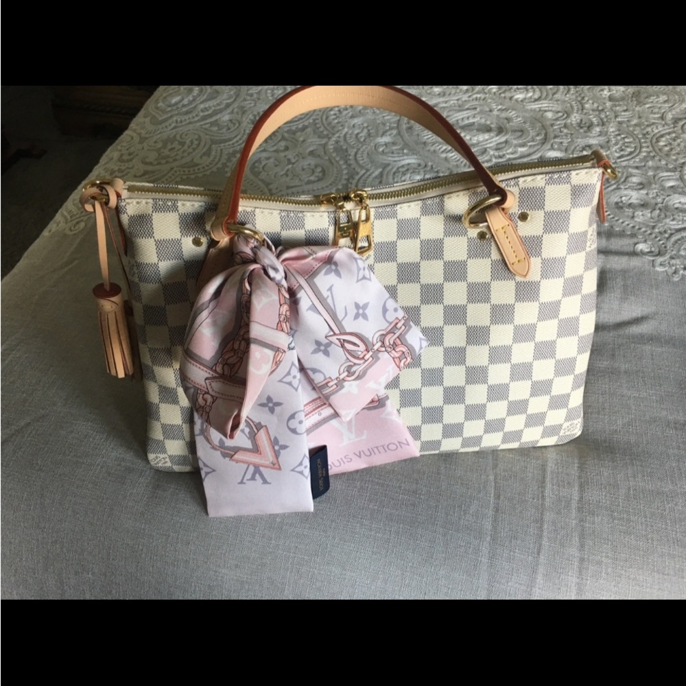 Louis Vuitton pink scarf - Picture 2 of 2